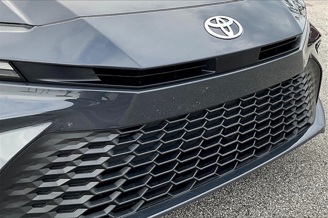 2025 Toyota Camry SE photo 28