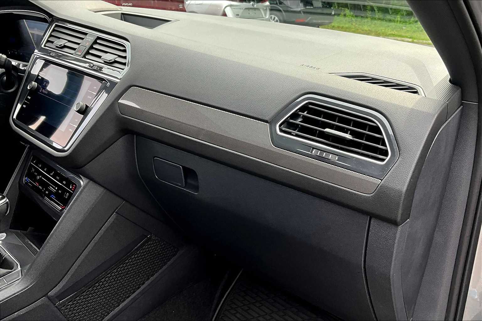 2024 Volkswagen Tiguan SE R-Line Black photo 15
