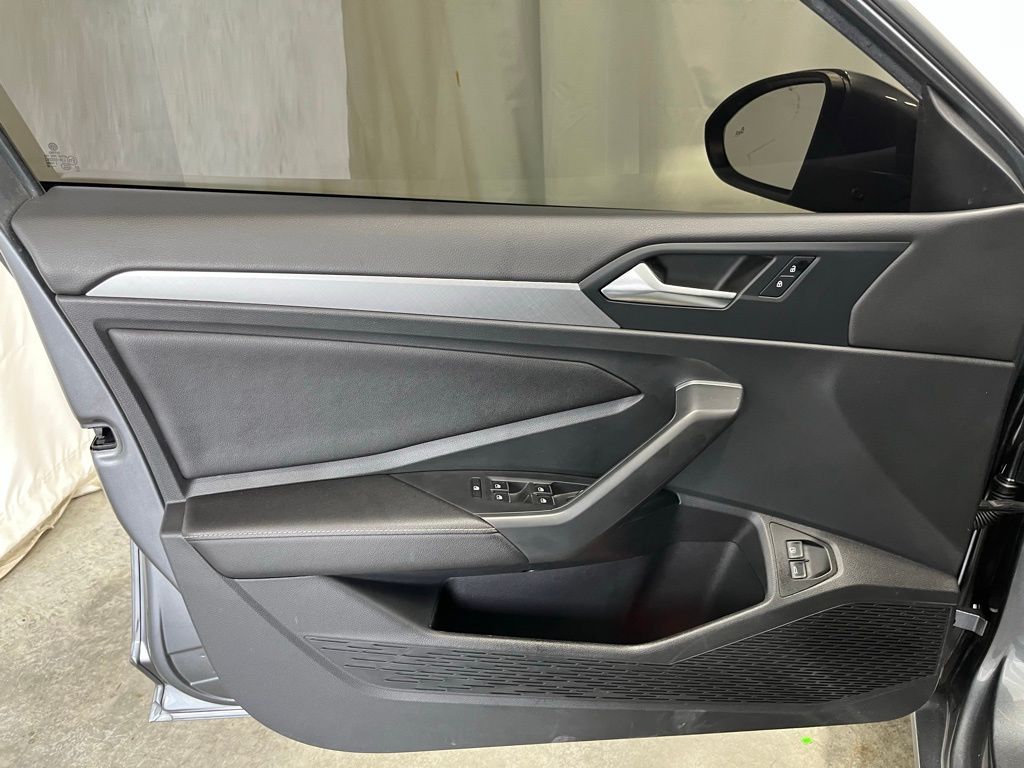 2022 Volkswagen Jetta 1.5T SE photo 9