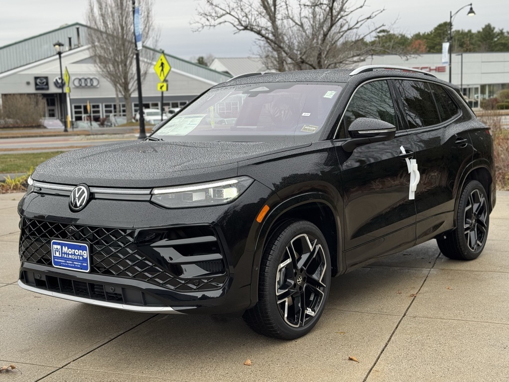 2026 Volkswagen Tiguan SEL R-Line photo 3