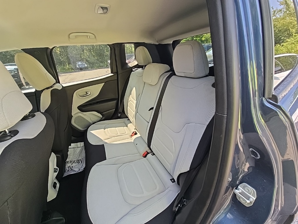 2022 Jeep Renegade Latitude photo 15