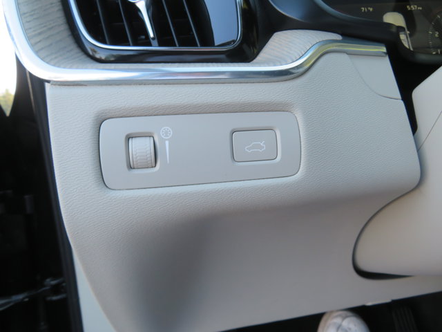 2018 Volvo XC60 Inscription photo 32