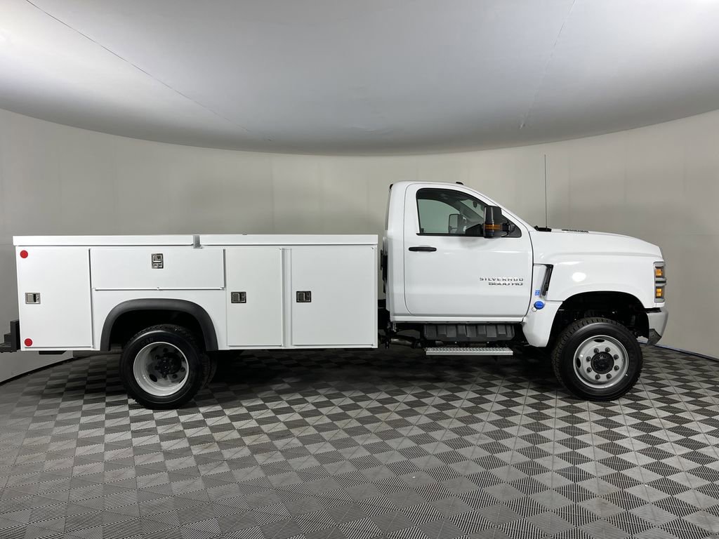 2024 Chevrolet Silverado 5500HD Work Truck photo 4