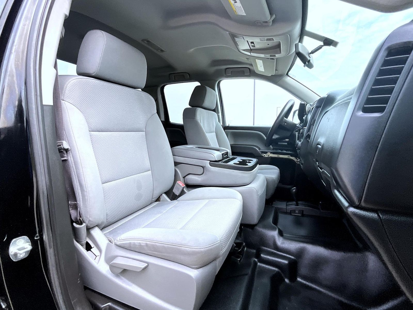 2017 Chevrolet Silverado 1500 Custom photo 14