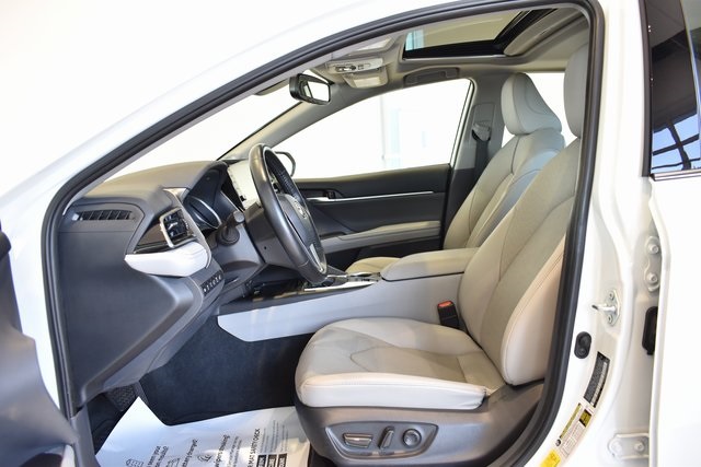 2022 Toyota Camry Hybrid XLE photo 16