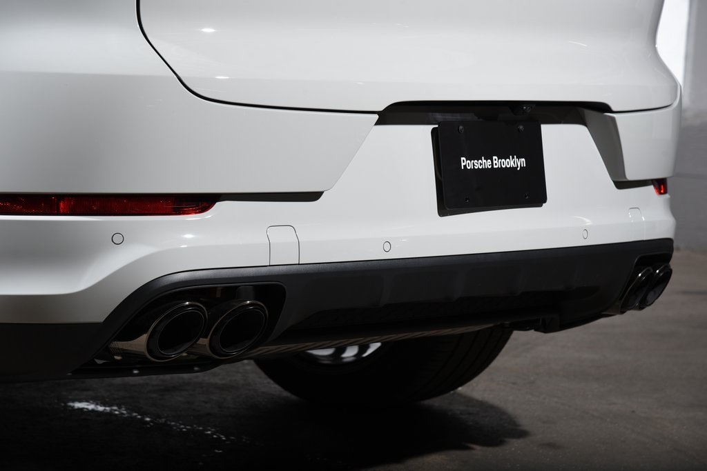 2026 Porsche Cayenne S photo 12