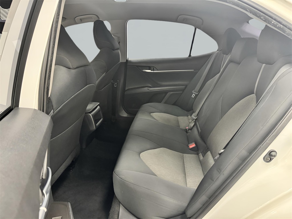 2022 Toyota Camry LE photo 10