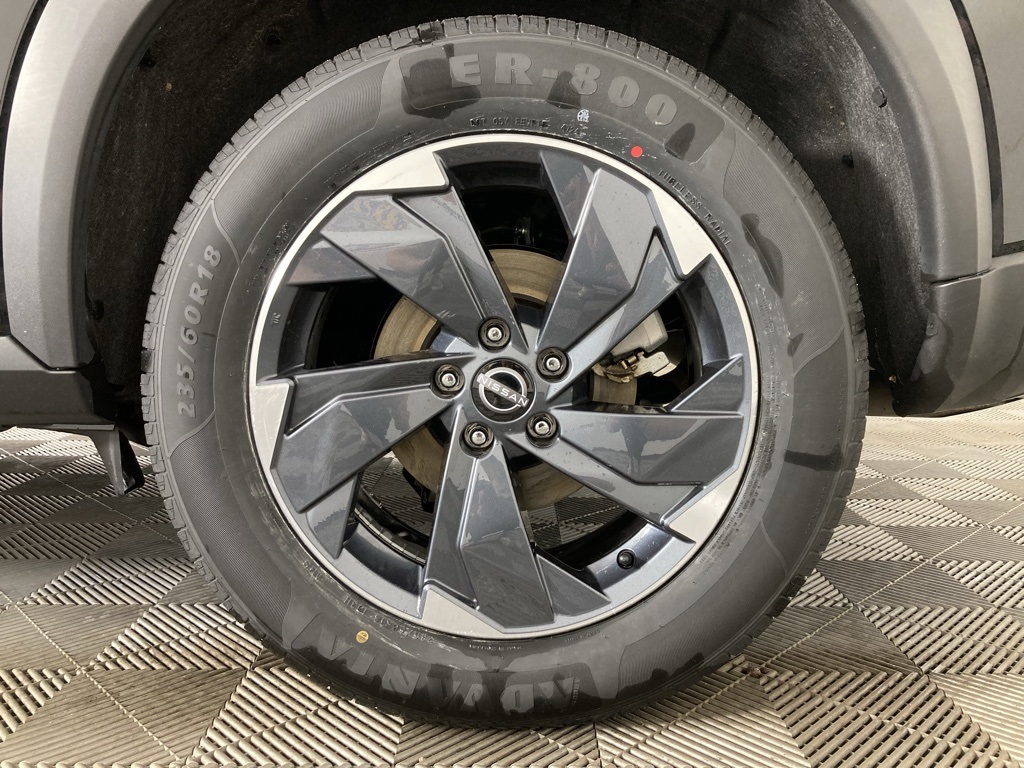 2024 Nissan Rogue SV photo 18