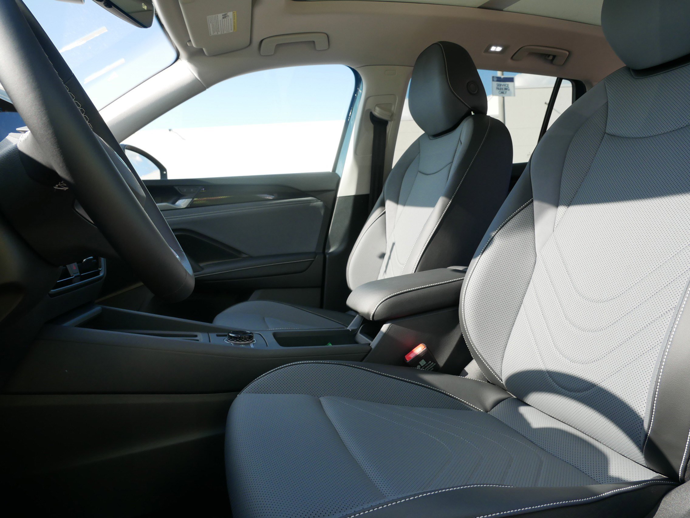 2025 Volkswagen Tiguan SE photo 4