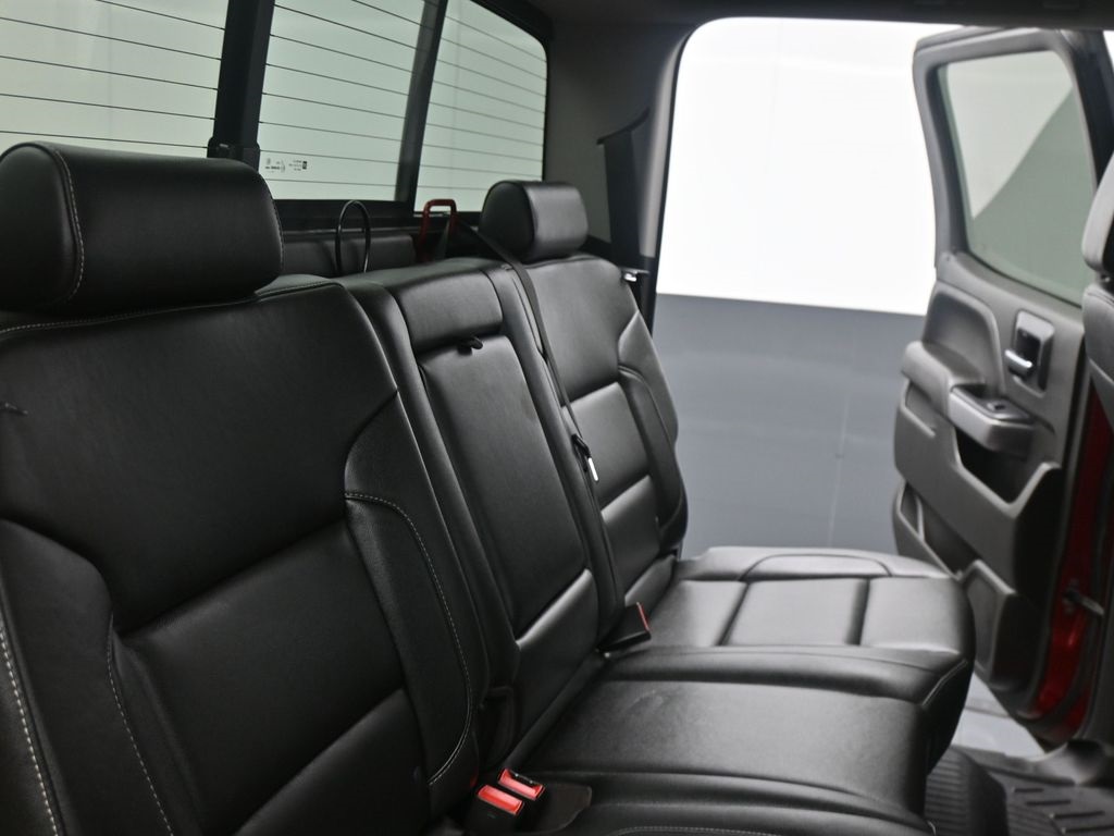 2018 Chevrolet Silverado 1500 LT photo 3