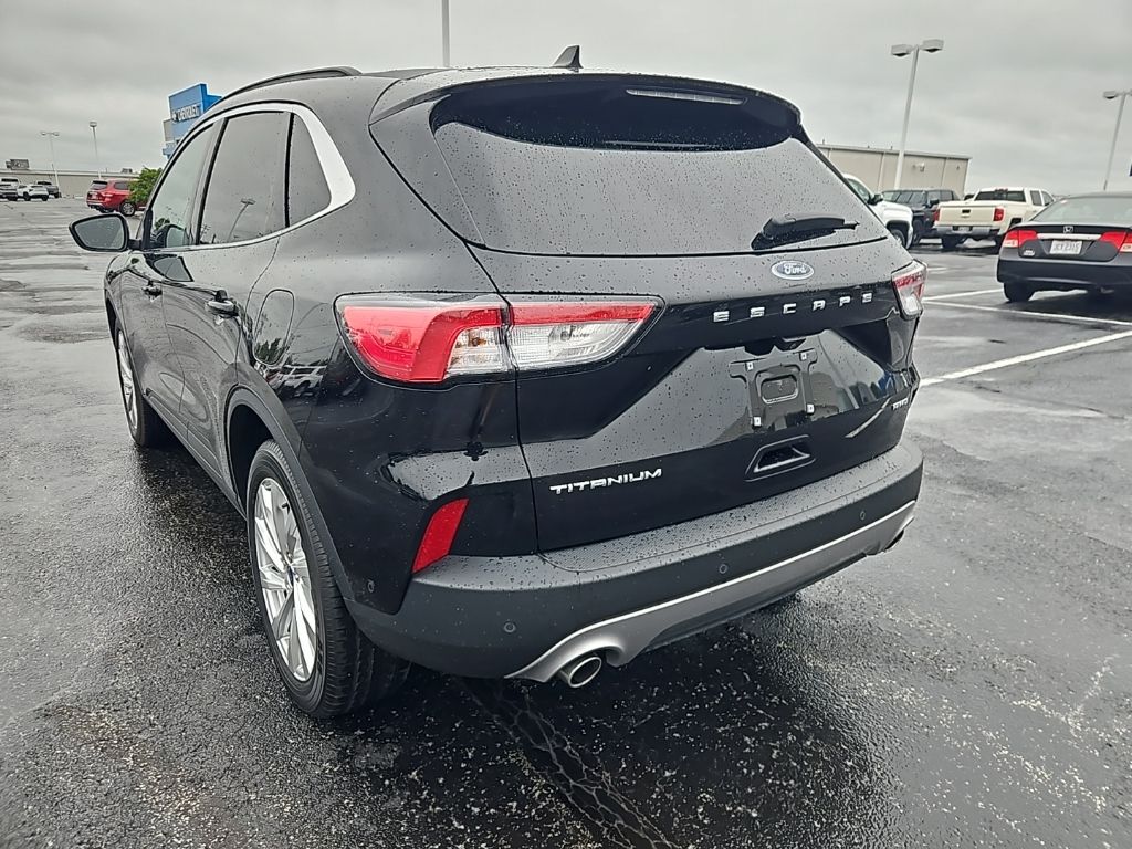 2022 Ford Escape Titanium photo 3