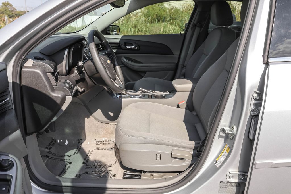 2014 Chevrolet Malibu LS photo 4
