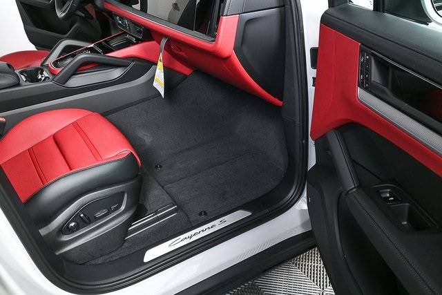 2026 Porsche Cayenne E-Hybrid Coupe S photo 21