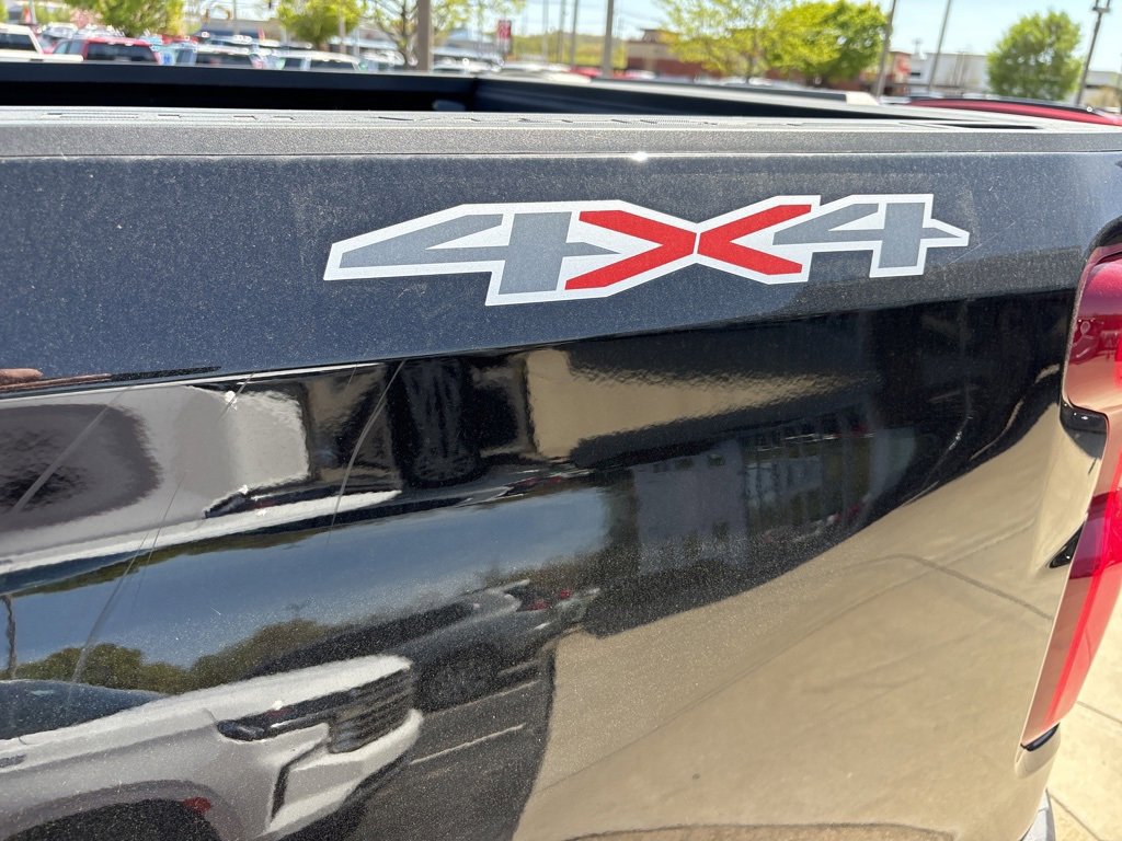 2025 Chevrolet Silverado 1500 LTZ photo 11