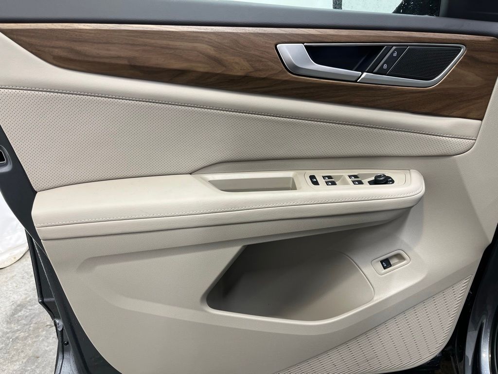 2025 Volkswagen Atlas SE Technology photo 9