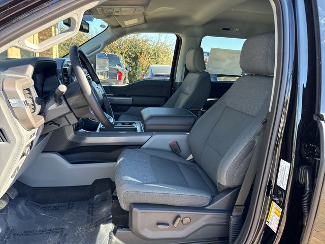 2025 Ford F-150 XLT photo 13