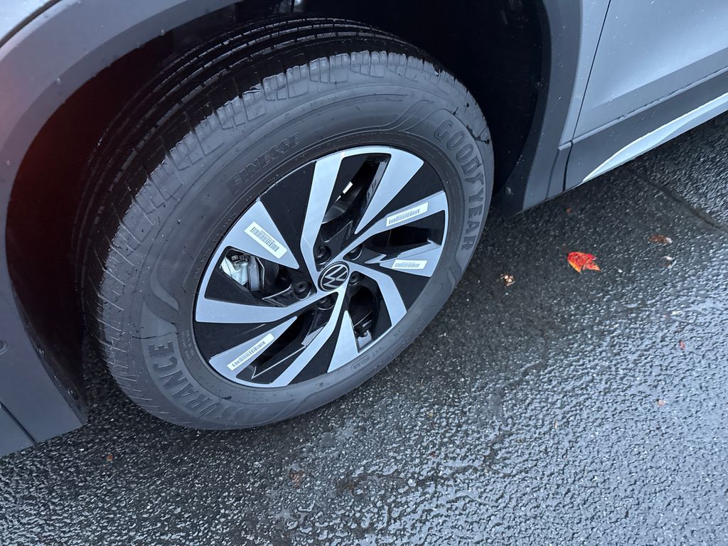 2025 Volkswagen Tiguan S photo 2