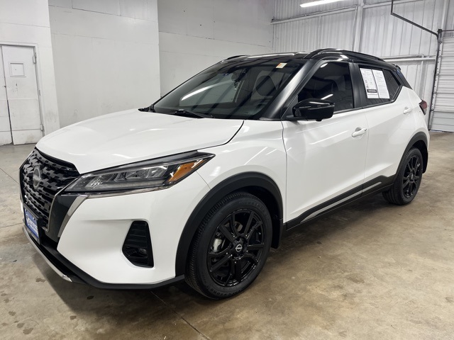 2024 Nissan Kicks SR photo 2