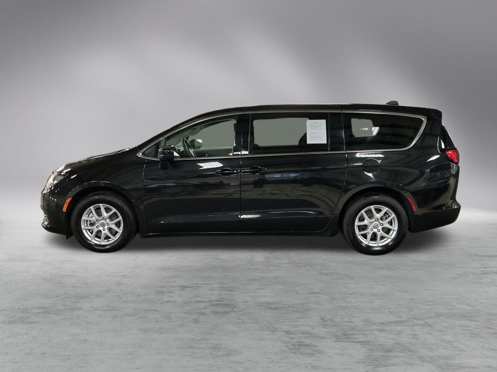 2023 Chrysler Voyager LX photo 2