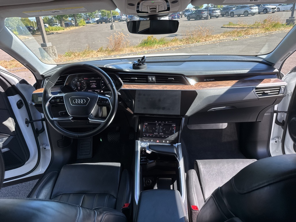 2019 Audi e-tron Premium Plus photo 36