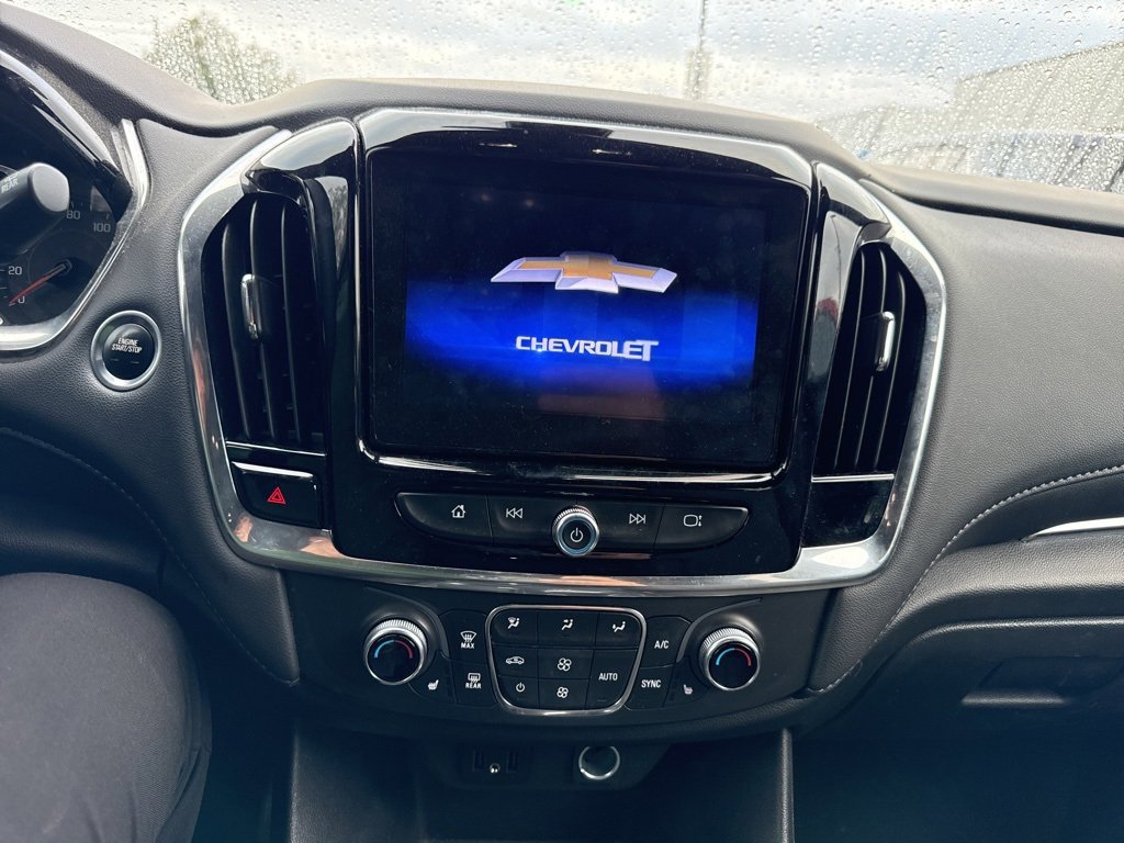 2023 Chevrolet Traverse Cloth 1LT photo 2