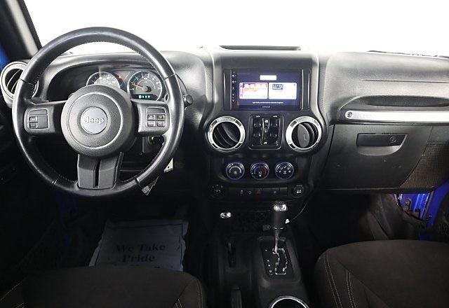 2015 Jeep Wrangler Unlimited Rubicon photo 17