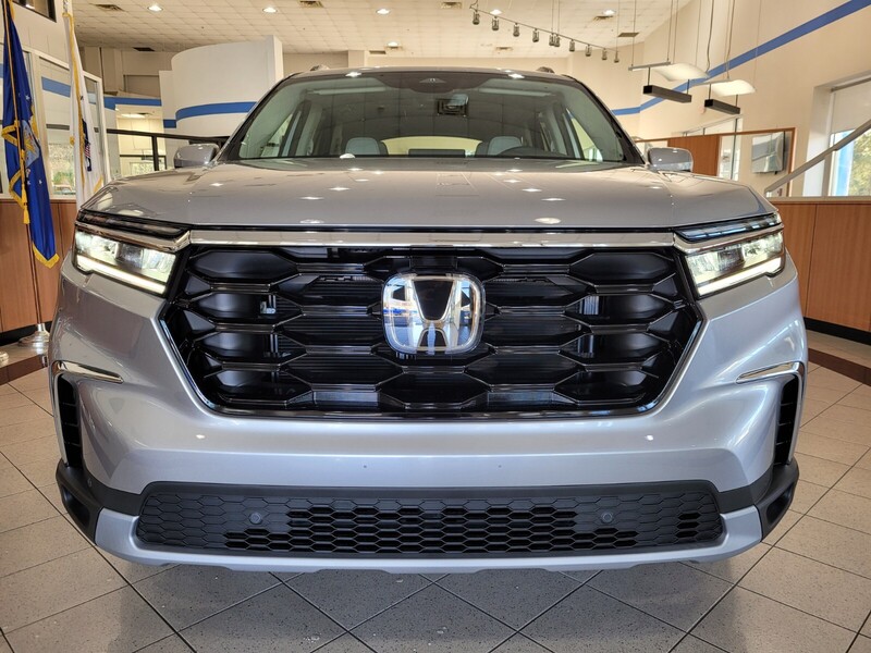 2025 Honda Pilot Touring photo 2