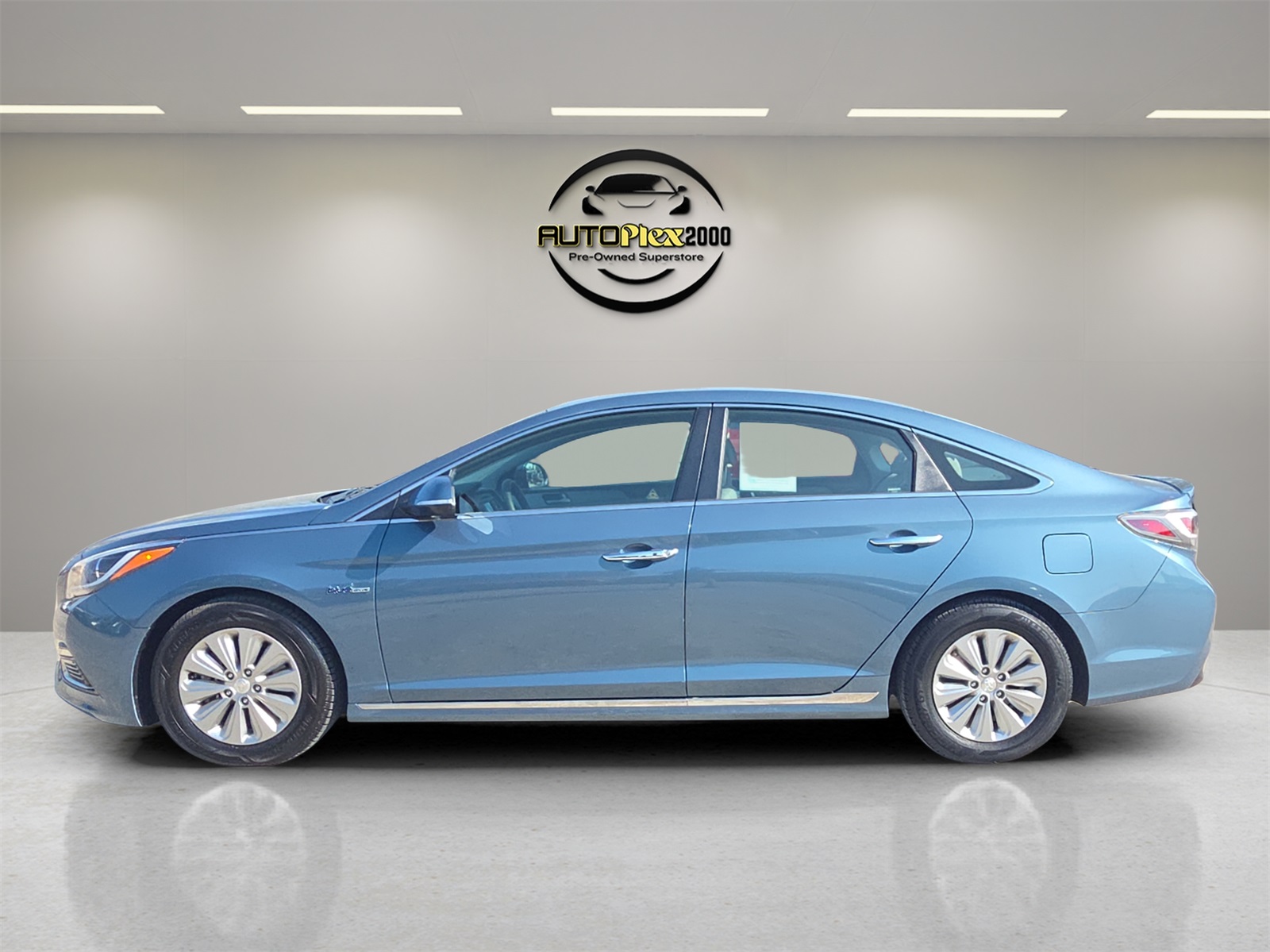 2016 Hyundai Sonata Hybrid SE photo 2