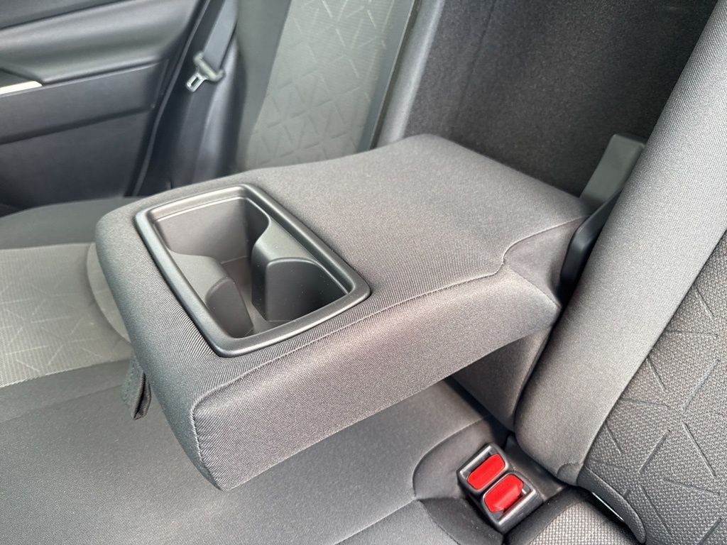 2021 Toyota RAV4 XLE photo 25