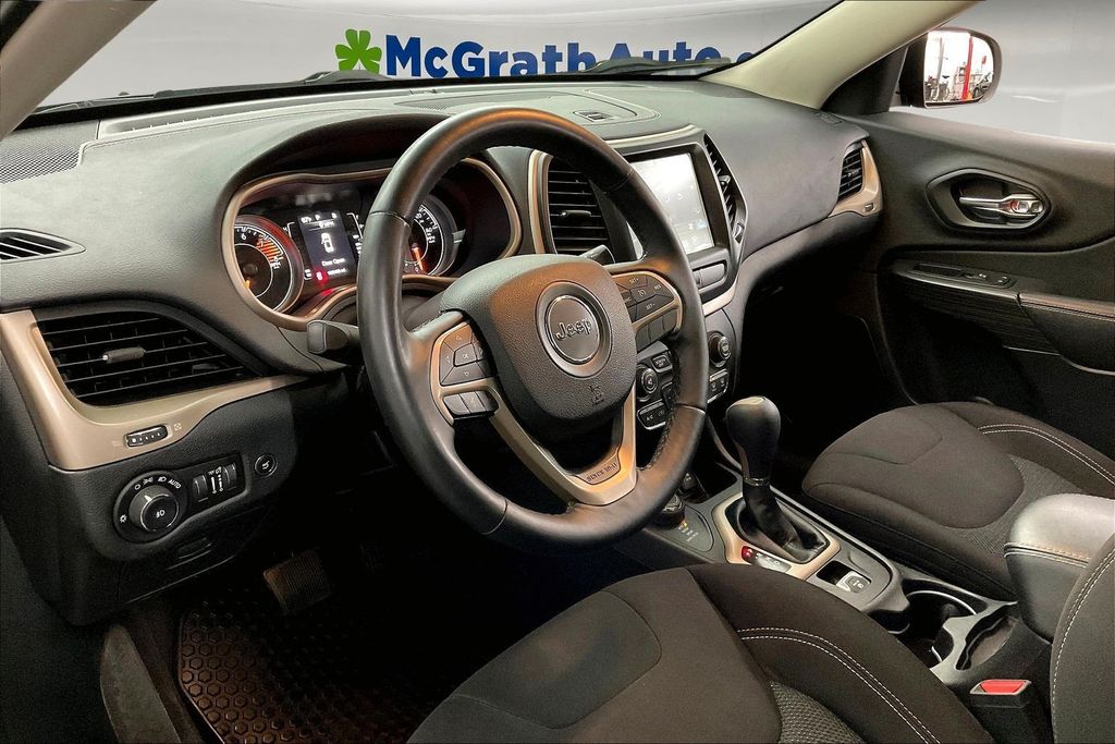 2017 Jeep Cherokee 80th Anniversary Edition photo 4