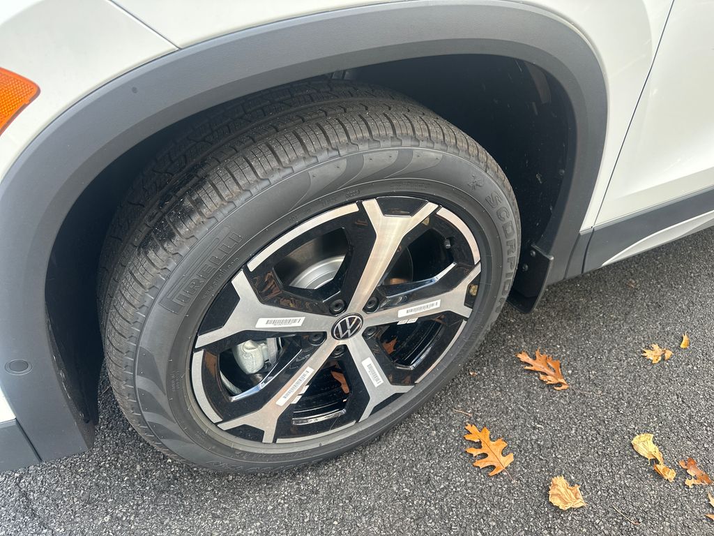 2026 Volkswagen Tiguan SE photo 2