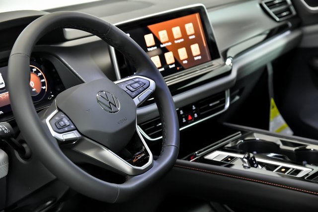 2025 Volkswagen Atlas Peak Edition SE photo 9
