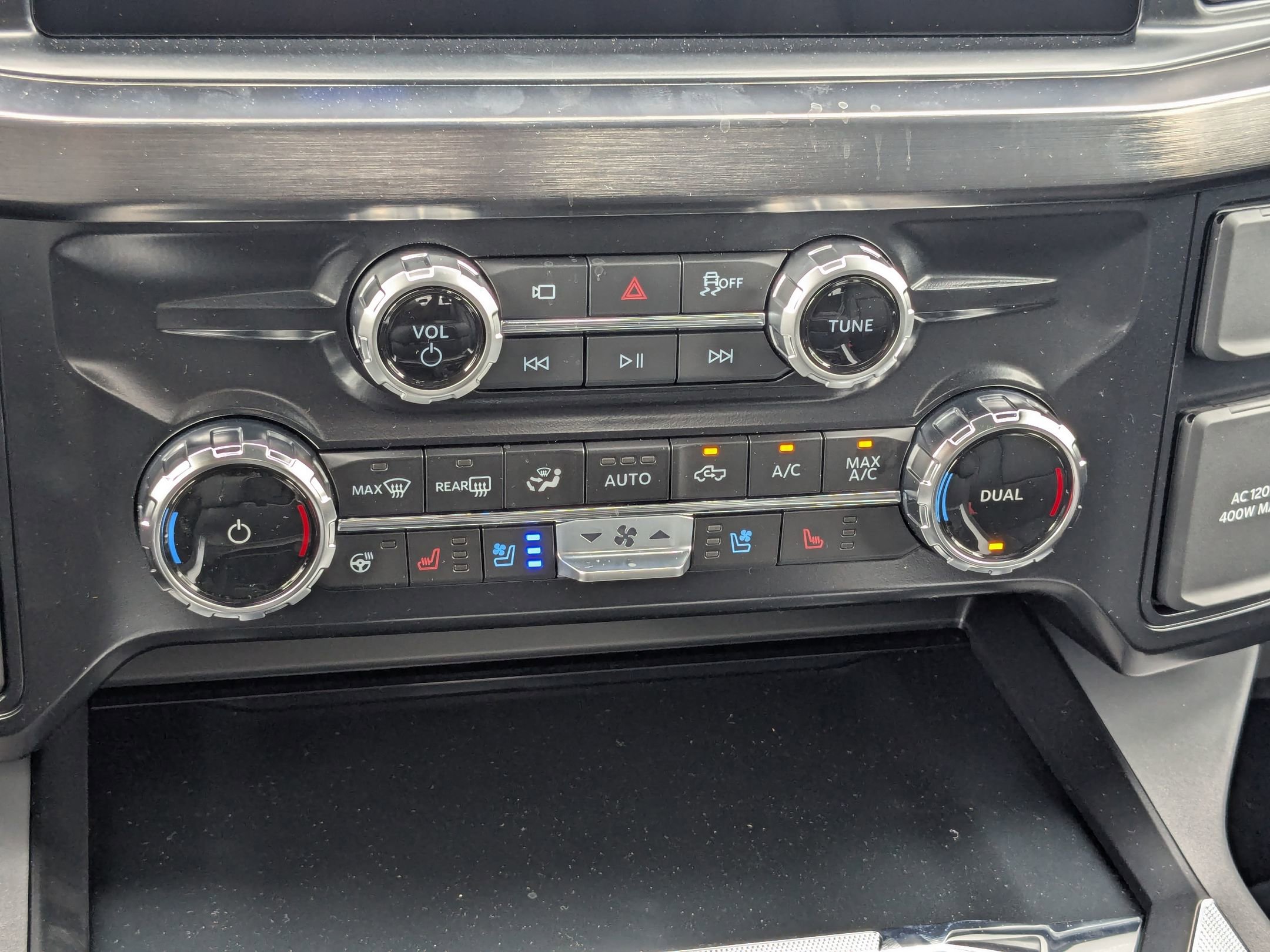 2025 Ford F-350 Lariat photo 24
