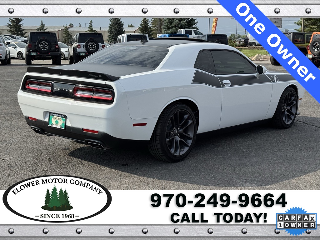 2023 Dodge Challenger R/T photo 7