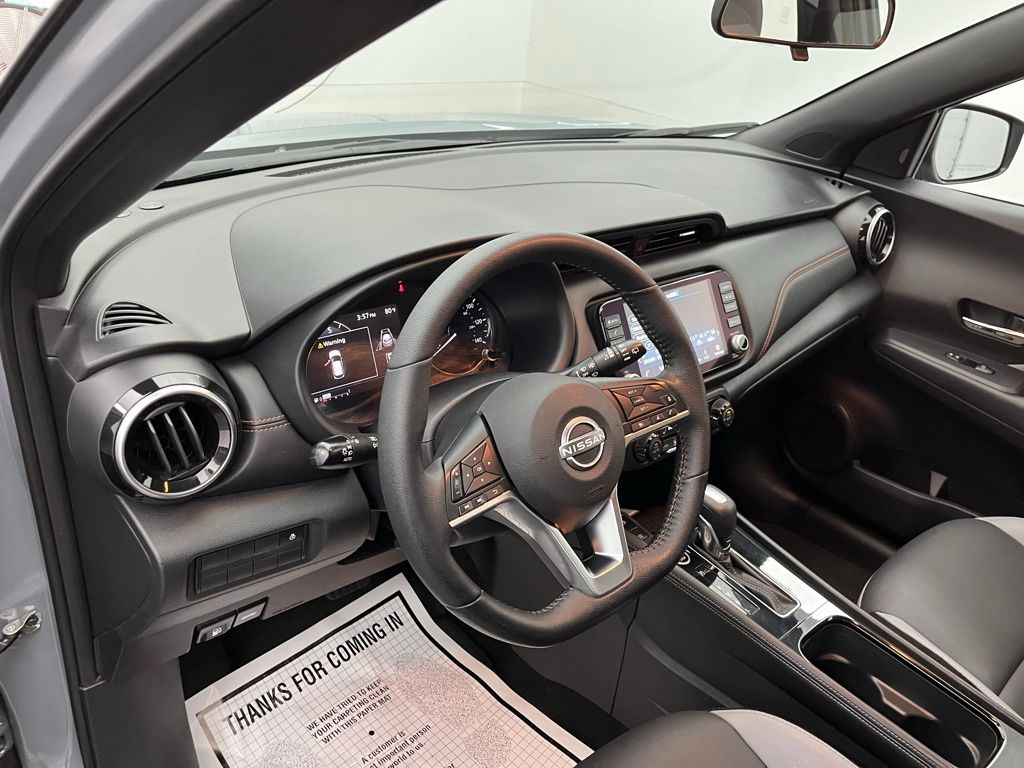 2023 Nissan Kicks SR photo 12