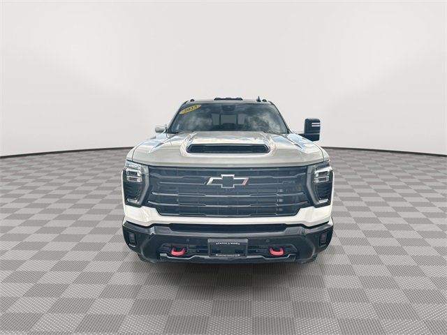 2025 Chevrolet Silverado 2500HD LT photo 3