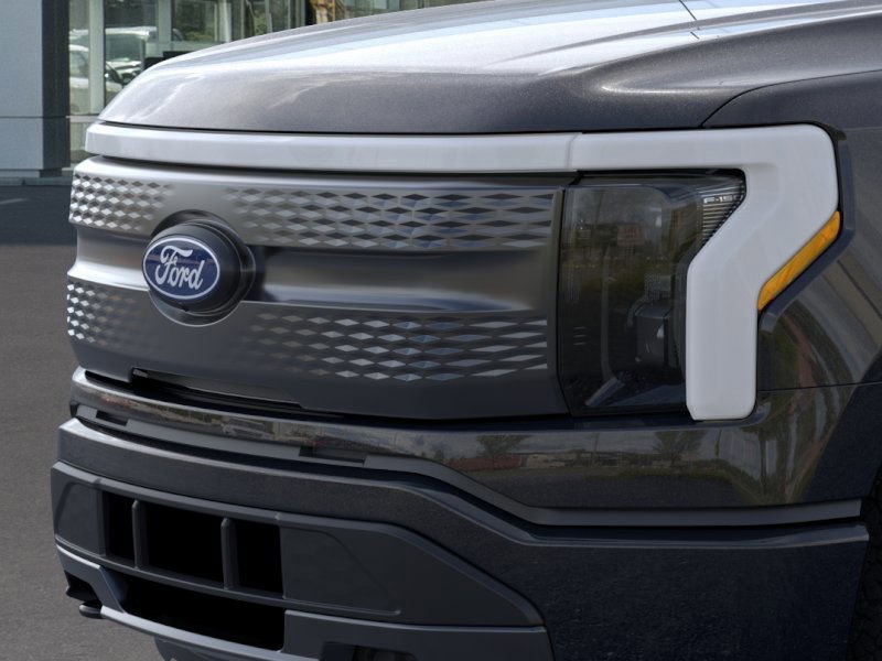 2025 Ford F-150 Lightning XLT photo 17