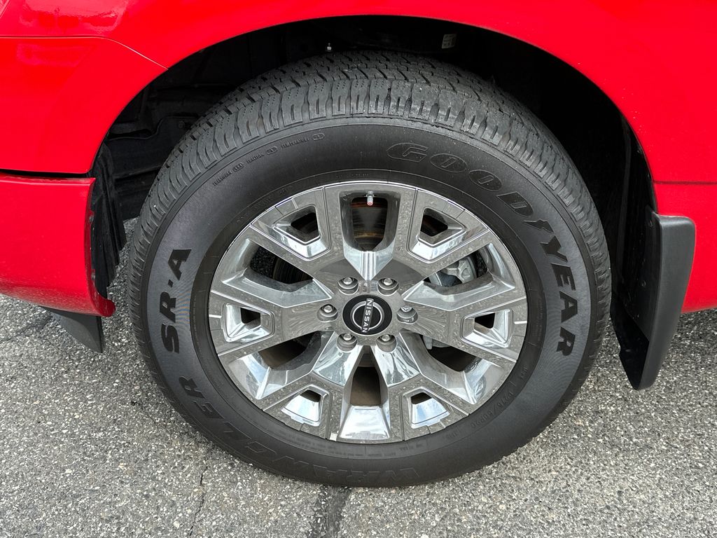 2024 Nissan Titan SV photo 8
