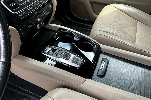 2016 Honda Pilot Elite photo 12
