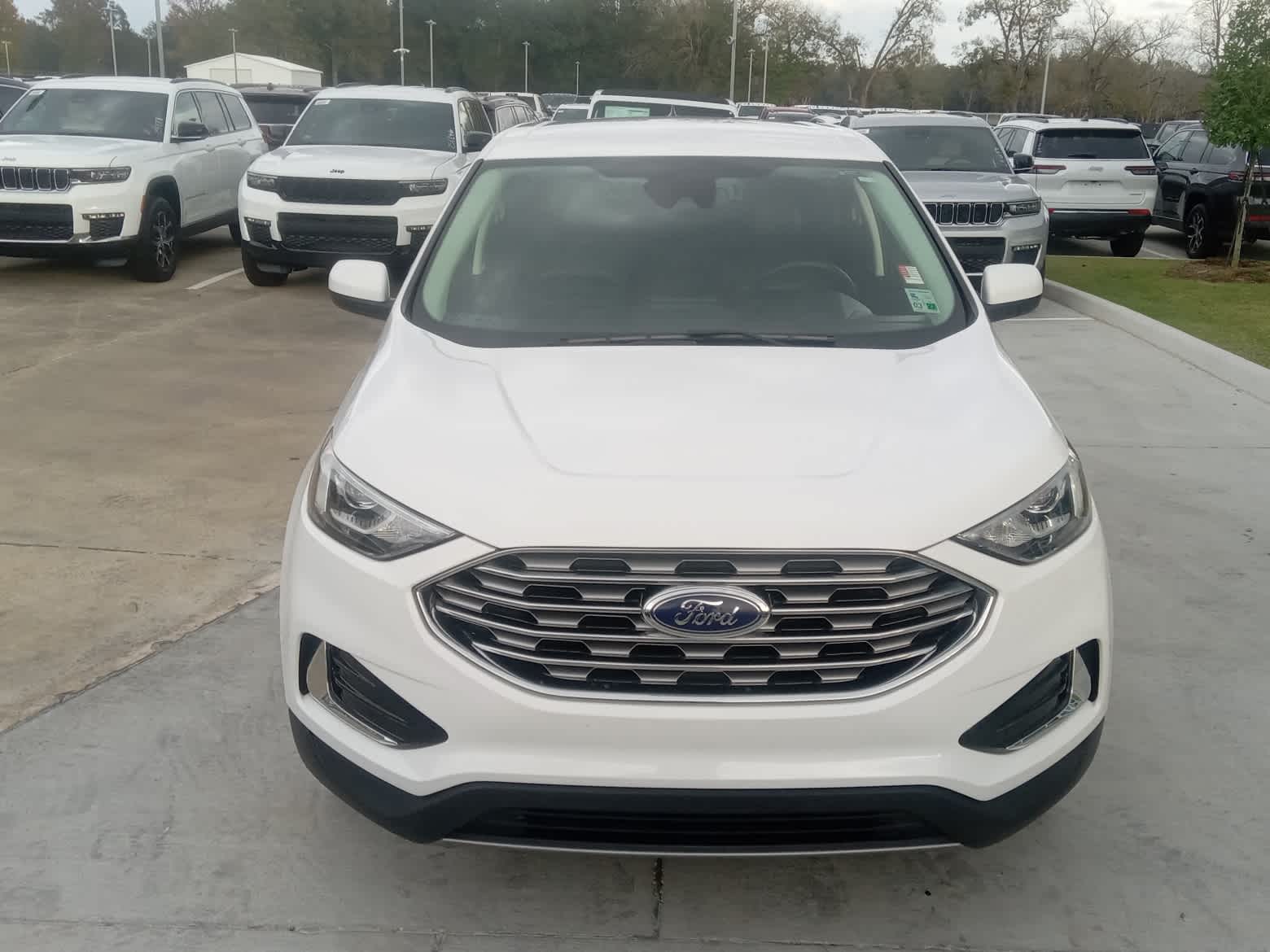 2022 Ford Edge SEL photo 3