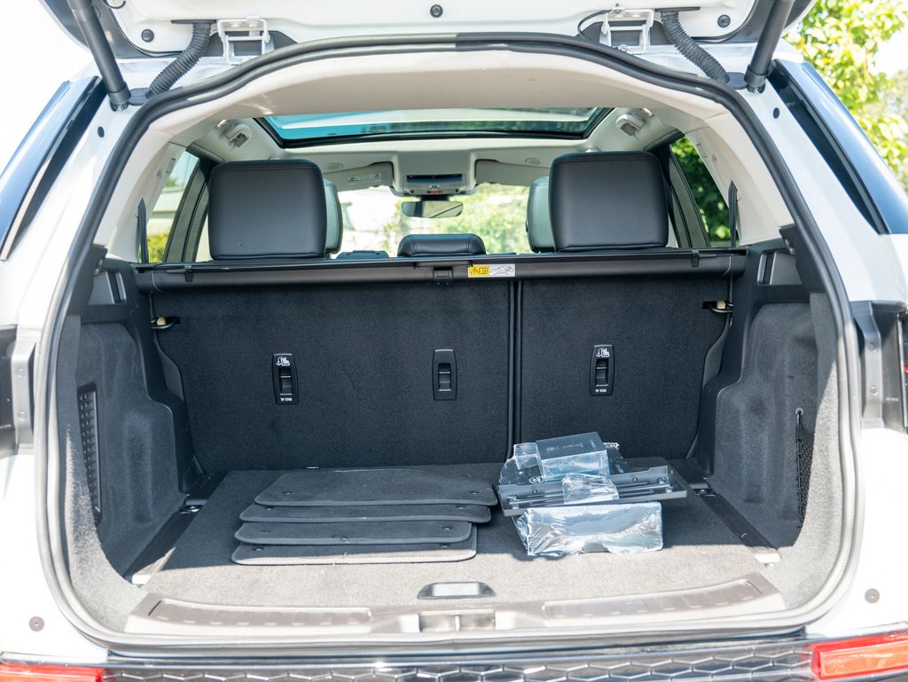 2024 Land Rover Discovery Sport S photo 23