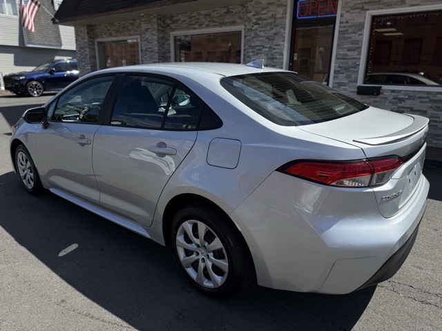 2025 Toyota Corolla LE photo 4