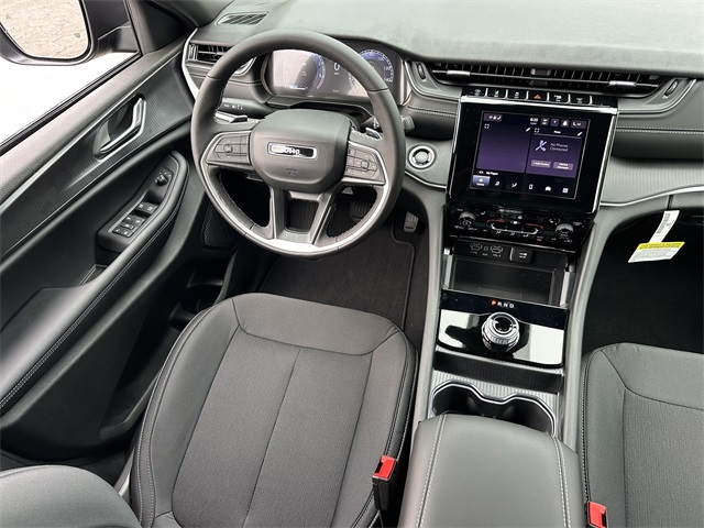 2025 Jeep Grand Cherokee Laredo photo 15