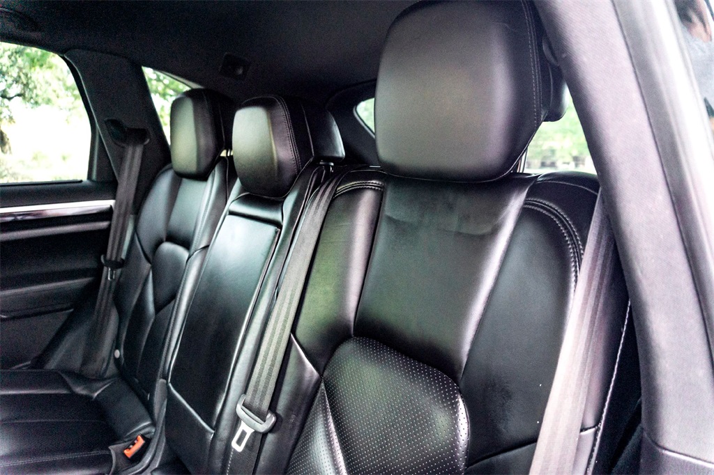 2018 Porsche Cayenne Base photo 26