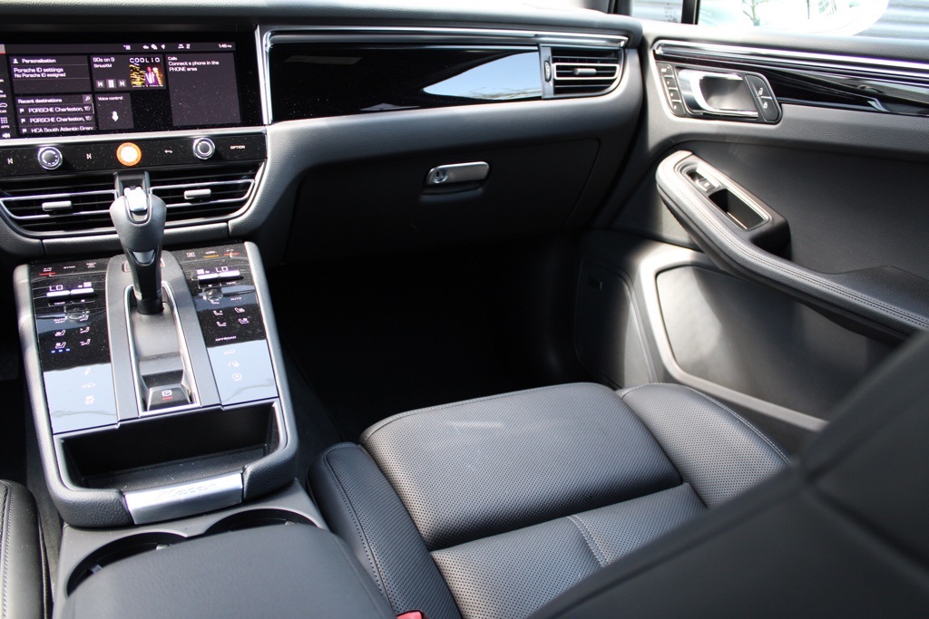 2024 Porsche Macan photo 18