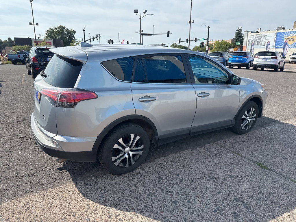 2017 Toyota RAV4 LE photo 8