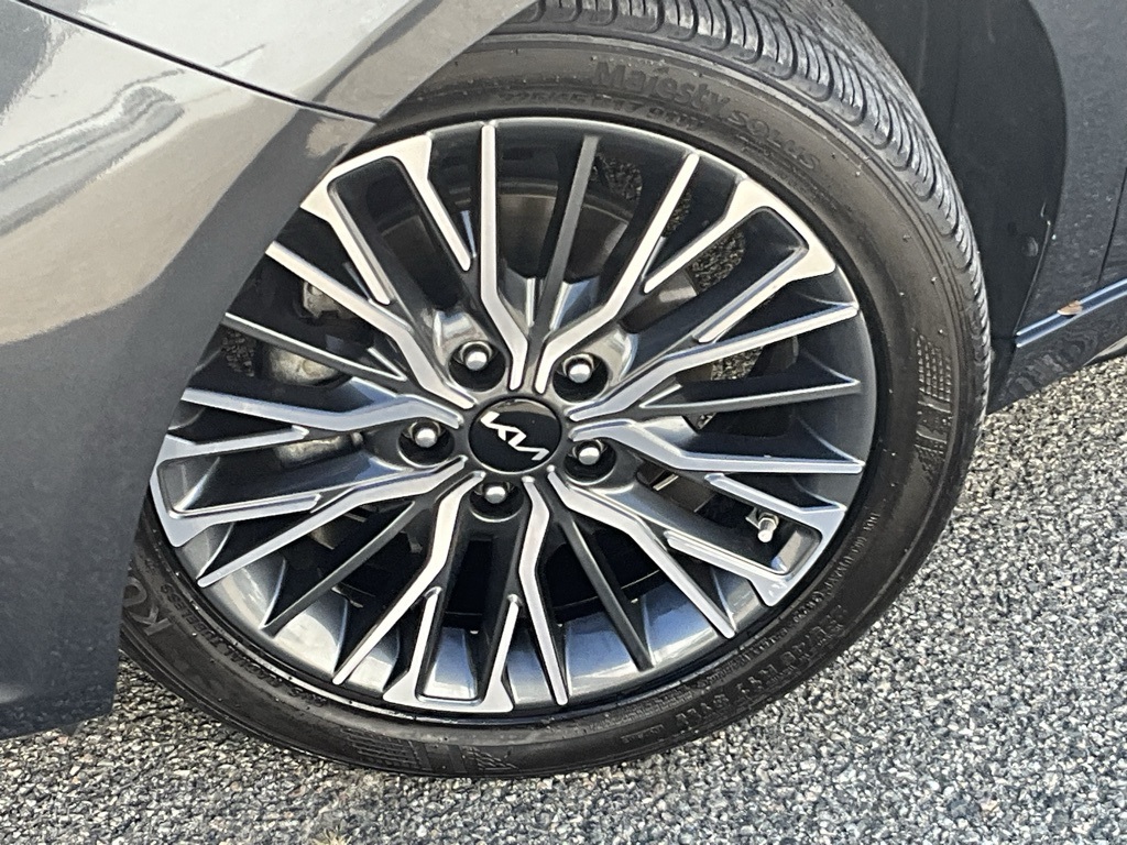 2023 Kia Forte GT-Line photo 2