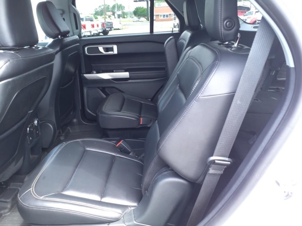 2020 Ford Explorer XLT photo 9