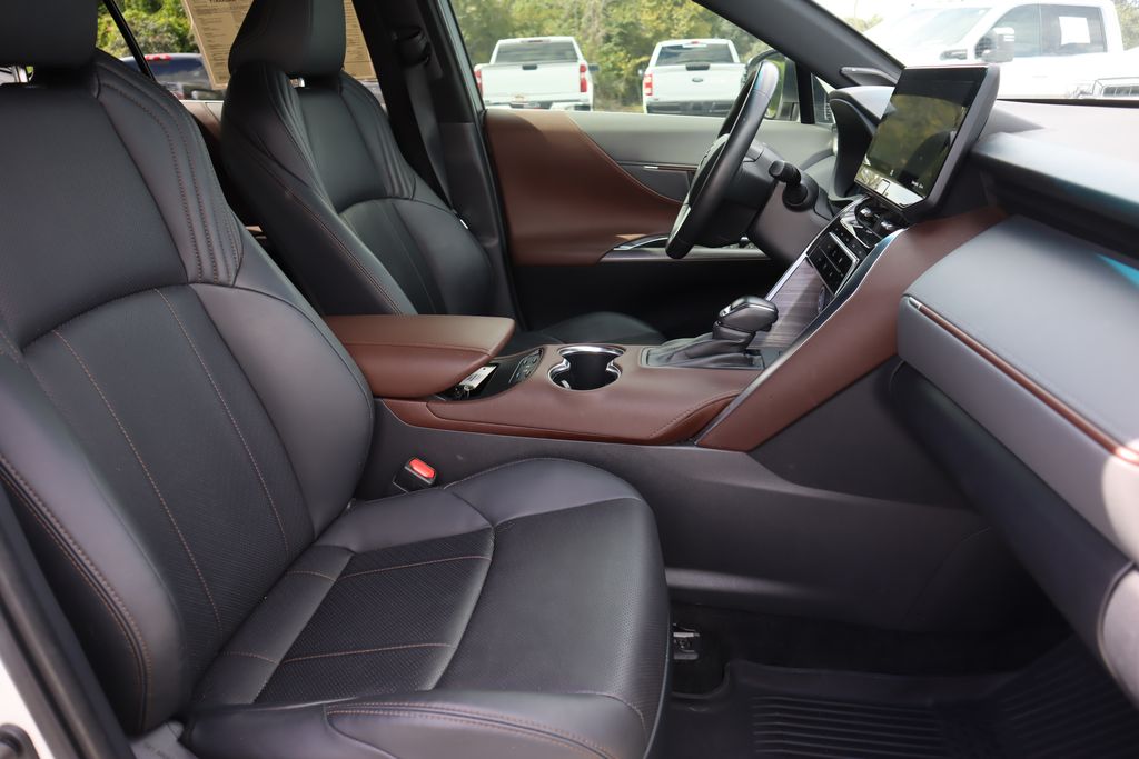 2021 Toyota Venza Limited photo 23