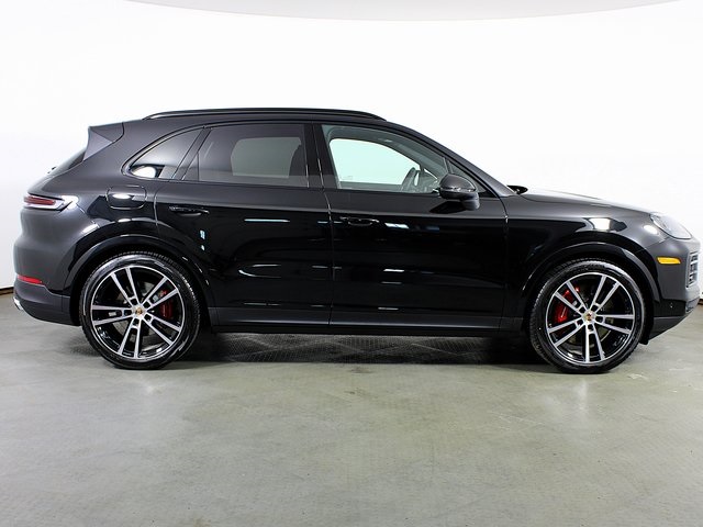 2025 Porsche Cayenne S photo 8